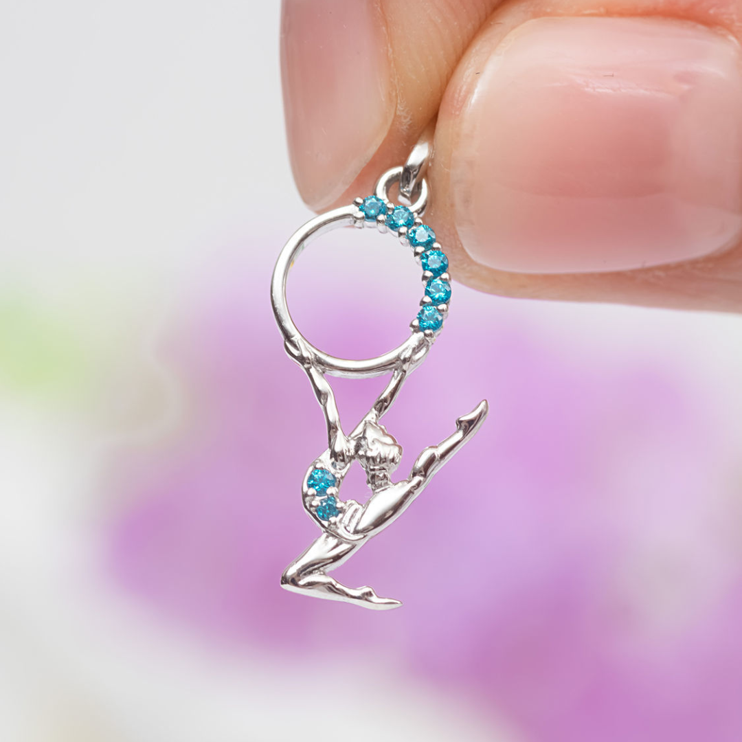 Pendentif en argent avec pierres précieuses "Fille au Cerceau"