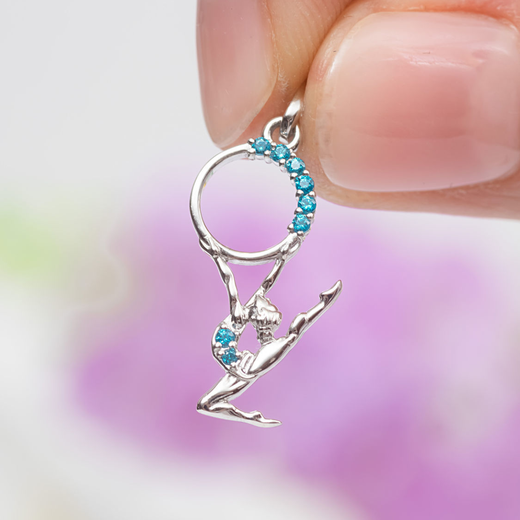 Pendentif en argent avec pierres précieuses "Fille au Cerceau"
