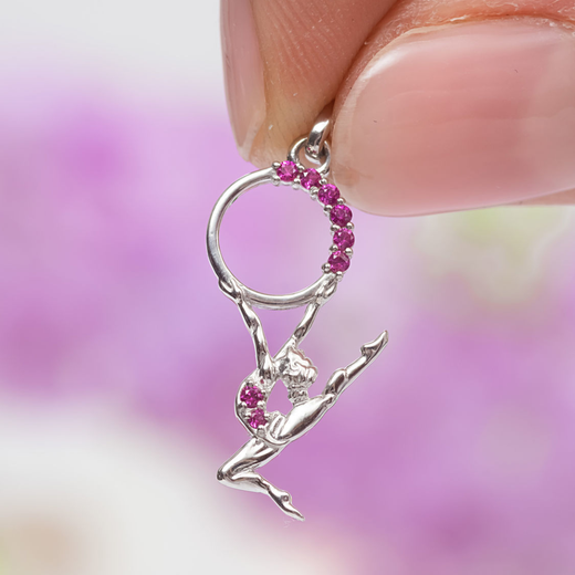 Pendentif en argent avec pierres précieuses "Fille au Cerceau"