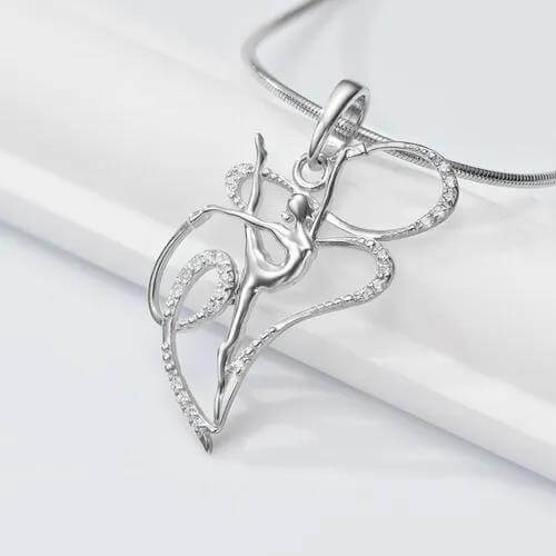 Pendentif en argent « Fille jouant avec un ruban »